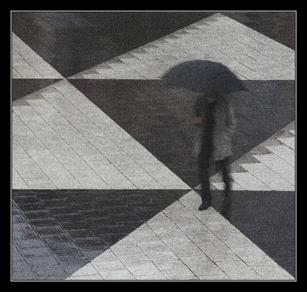 35 - black umbrella in triangles - JERLEMAR Nils-Erik - sweden.jpg